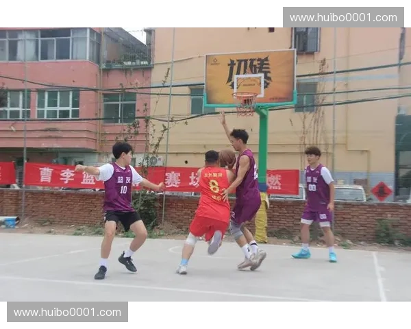 畅享篮球足球激情赛事，深入分析球场瞬间，带你感受每一次扣篮与进球的震撼！